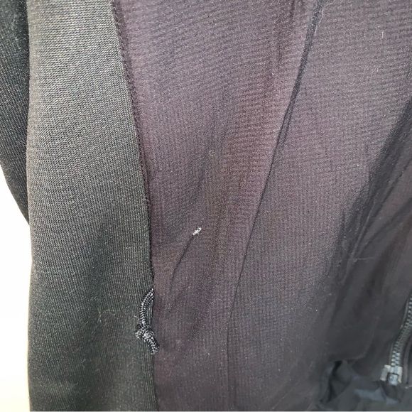 Arc'teryx Men's Atom Black Hooded Jacket - Picture 4 of 13